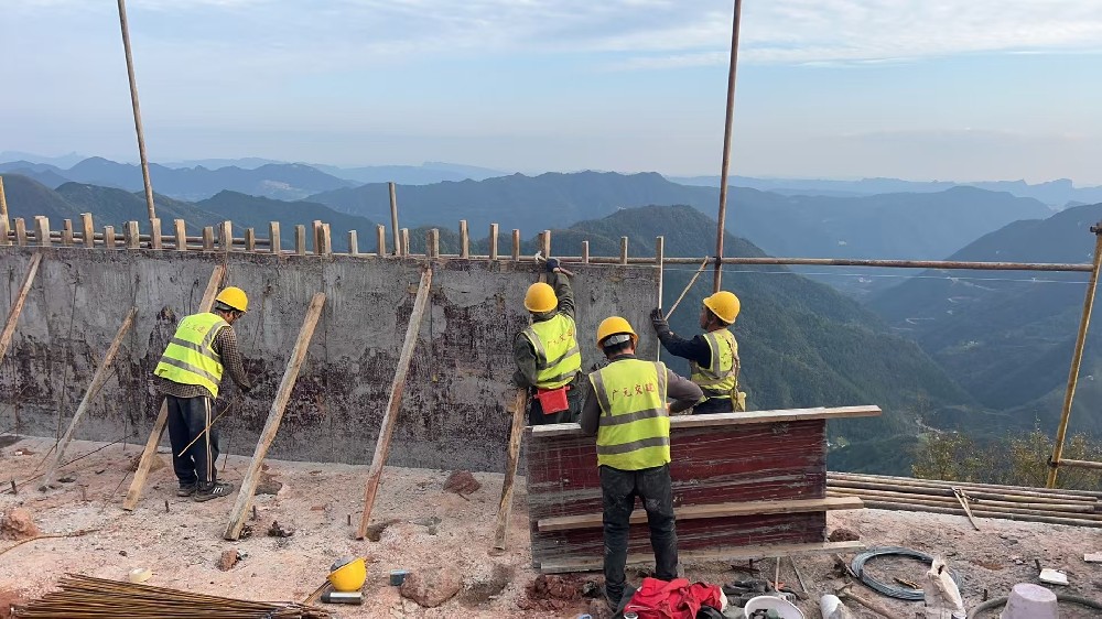 筑路修橋后，群山闊然時 ——劍閣縣下寺至利州區(qū)月壩公路項目（三個石至硝洞埡段）高質(zhì)量建設側(cè)記