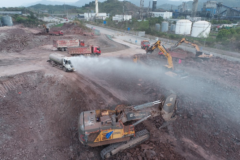 不停工、不斷檔，假期建設忙！